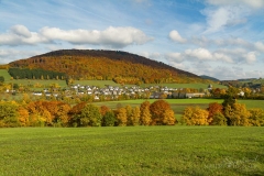 Grafschaft und Wilzenberg im Herbst
